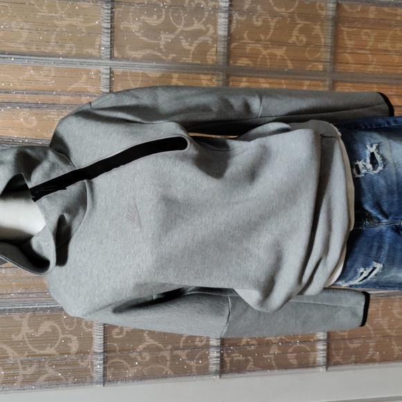 Nike hoodie men's small grey and black with reflector in different areas - Picture 1 of 10